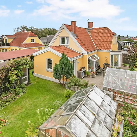 Holiday 200 M From The Water With Sea View, Villa