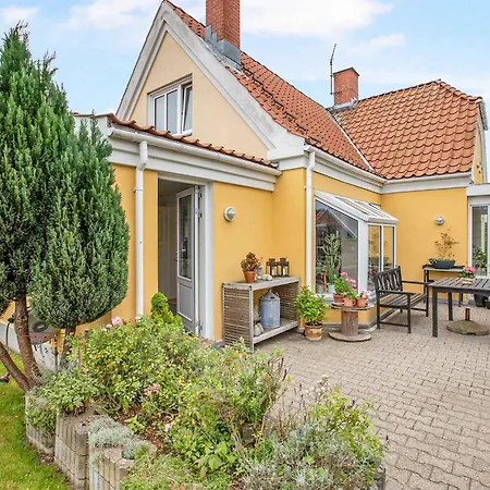Holiday 200 M From The Water With Sea View, Villa Hadsund
